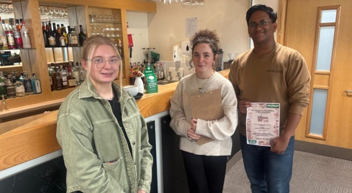 Picture of SERC student Eimear McCarthy with fellow students